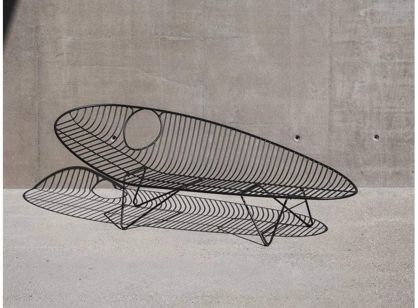 Sfeerfoto Lounger ligzetel Wire frame zwart Joli