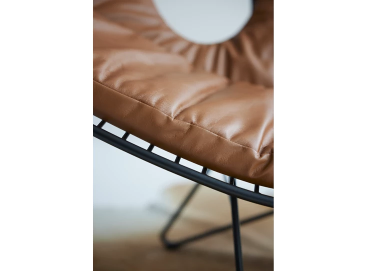 Detail Lounger ligzetel Wire frame zwart kussen leder cognac Joli