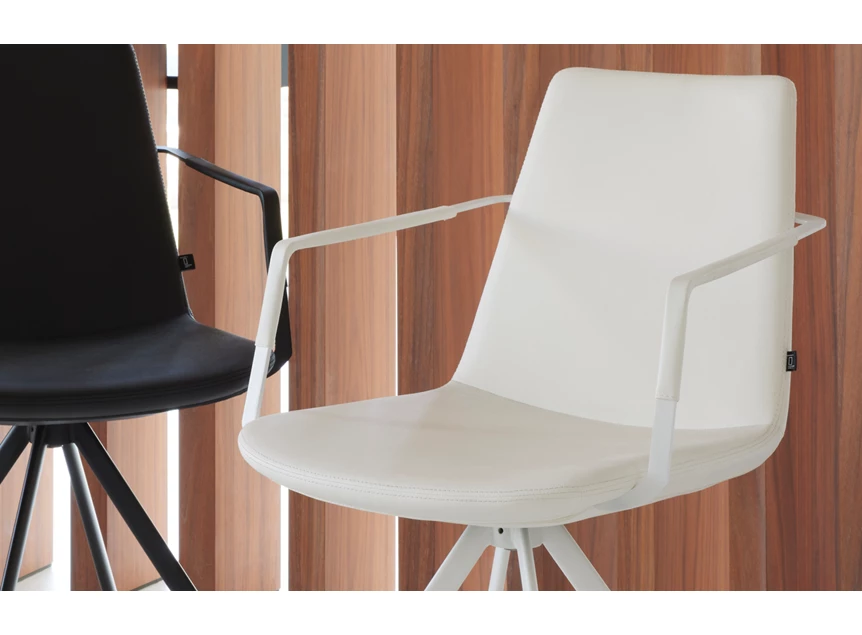 Detail Armstoel Rafael spinning base kunstleder zwart en wit Joli