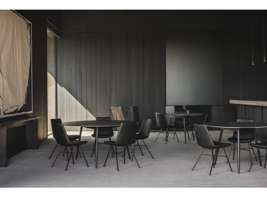 Sfeerfoto Stoel Rafael X base kunstleder zwart Joli