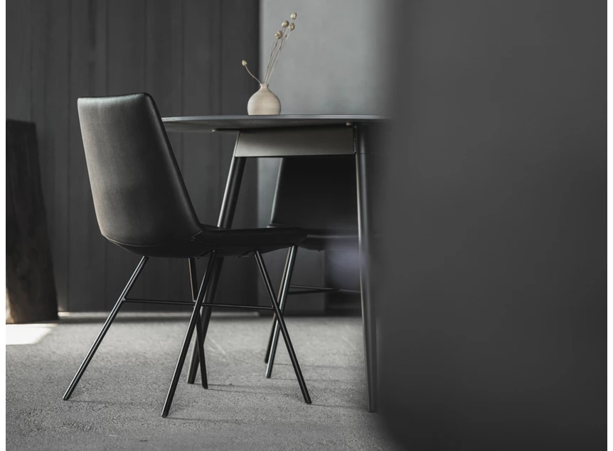 Zijkant Stoel Rafael X base kunstleder zwart Joli