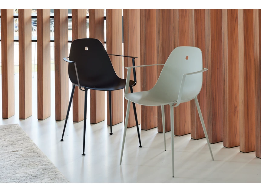 Armstoel Marguerite frame zwart en lino Joli