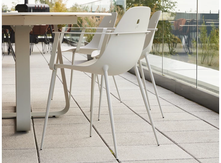 Outdoor Armstoel Marguerite frame lino Joli