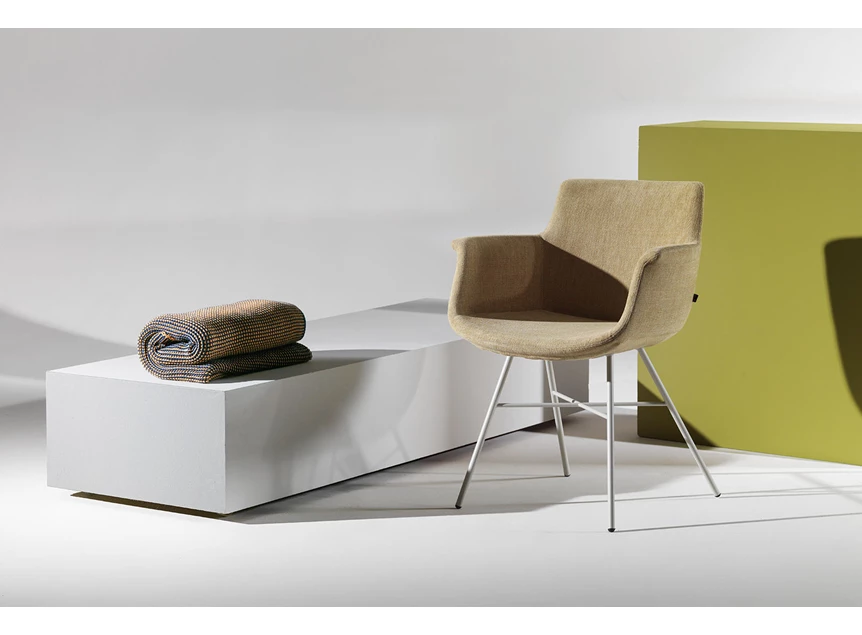 Sfeerfoto Armstoel Chagall Spinning Base stof Easy Care Joli