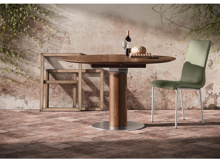 Sfeerfoto Verlengbare tafel Modena rond massief hout Amerikaans noten Willisau