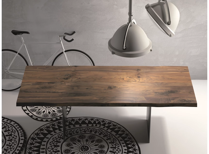 Bovenkant Tafel Aliano rechthoekig massief hout Amerikaans noten boomstam Willisau