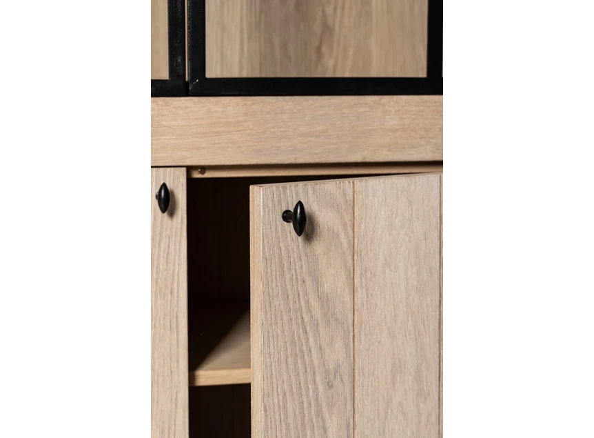 Detail greep Vitrinekast Wood WOOD33 lichte eik Michel Denolf