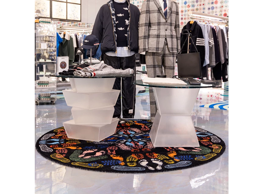 Sfeerfoto Tapijt Let's Dance Human Traces Dark Round 42005RD-DK Qeeboo