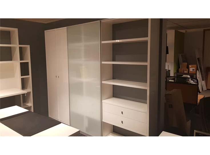 wandkast in wit hoogglans met schuifdeur