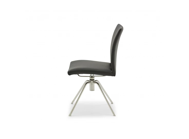 Helmond - 6700 stoel in leder recht zijaanzicht - vanaf 639 euro.jpg