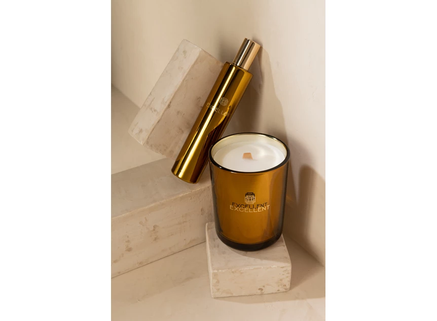 Geurkaars- excellent golden honey- oker- smal- 50u- Ø8x10.5cm- sfeerbeeld