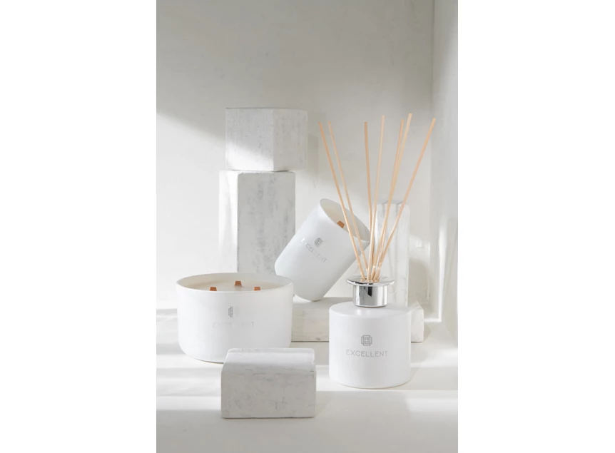 Geurkaars- excellent golden honey- wit- large- 40u- Ø13x9cm- sfeerbeeld