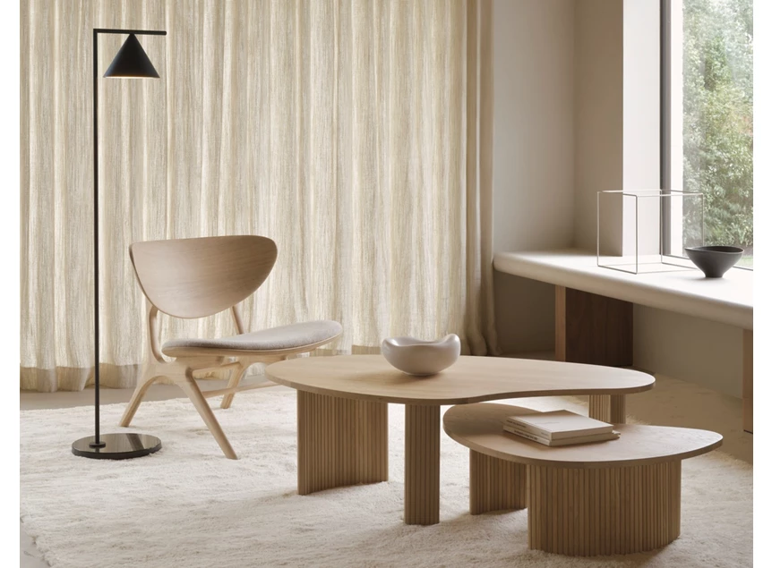 Sfeerfoto Bijzetzetel Oak Eye Lounge Chair Off White Fabric 50675 Ethnicraft