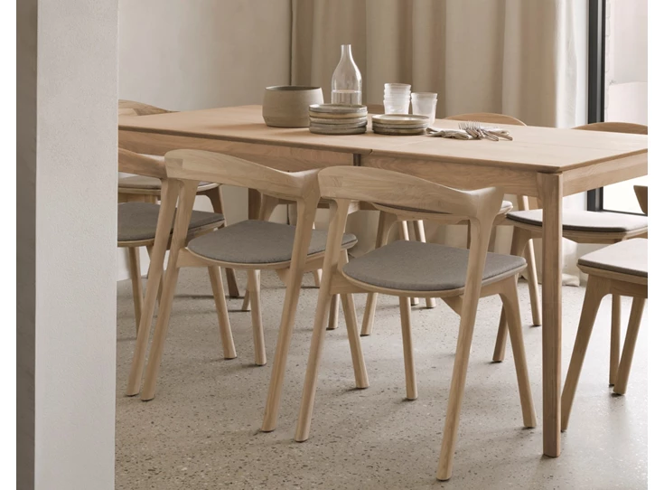 Sfeerfoto Armstoel Oak Bok Dining Chair Warm Grey Fabric 51486 Ethnicraft