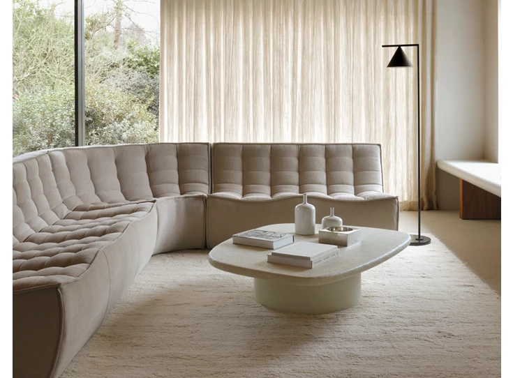 Sfeerfoto Salontafel Elements Coffee Table Pebble Shape Microcement Off White 26412 Ethnicraft