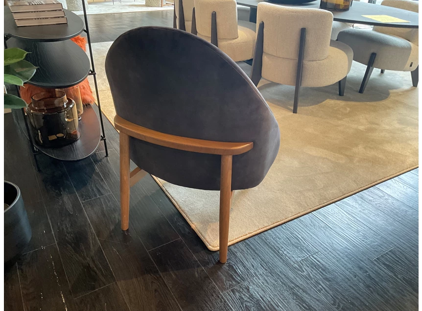 Achterkant Bijzetzetel Toya stof LSA 1604 Vintage Velvet Raven Black Passe Partout