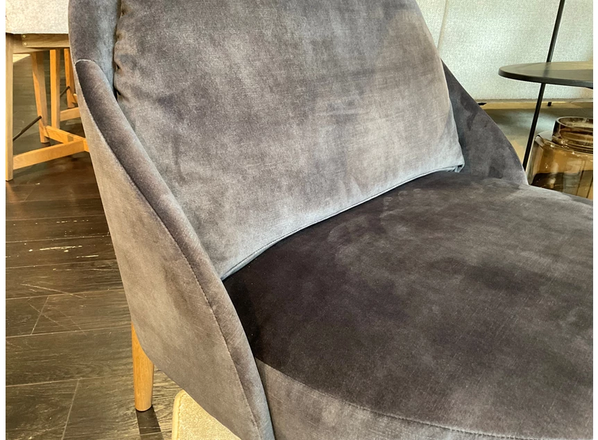 Detail Bijzetzetel Toya stof LSA 1604 Vintage Velvet Raven Black Passe Partout