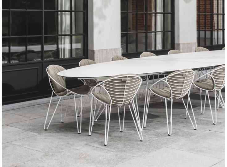 Detail tuintafel Wire Majestic Table keramiek calacatta Joli