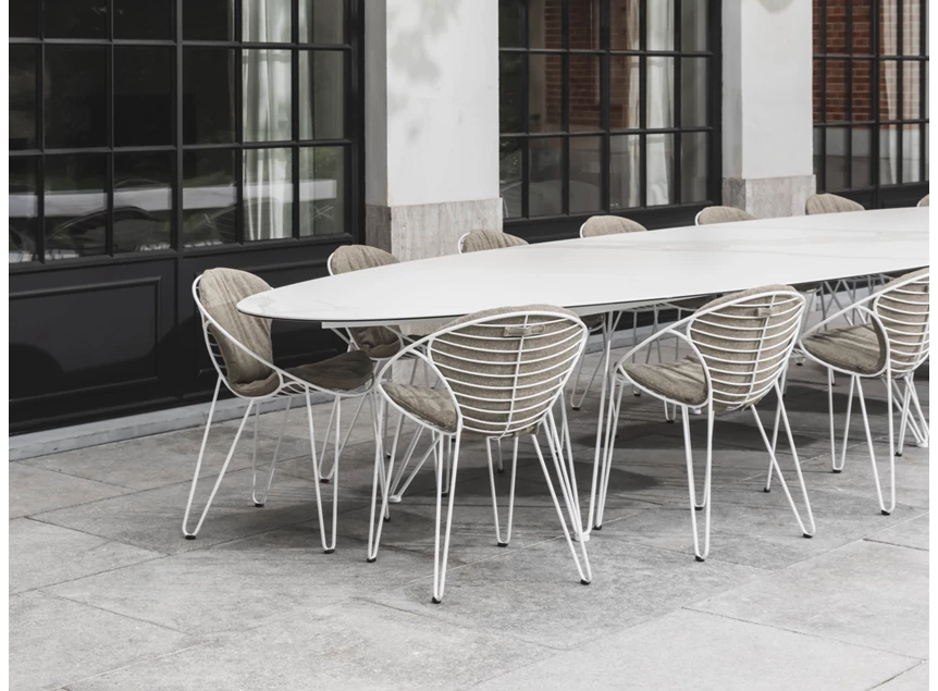 Detail tuintafel Wire Majestic Table keramiek calacatta Joli