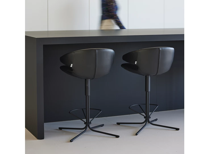 Achterkant Barstoel Morisot Barstool Spider Base Low auto-return leder zwart Joli