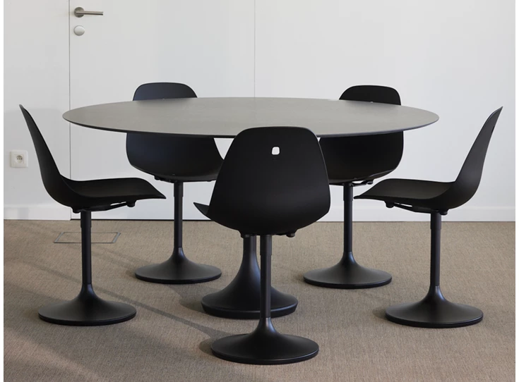 Stoel Marguerite Central Base zwart Joli