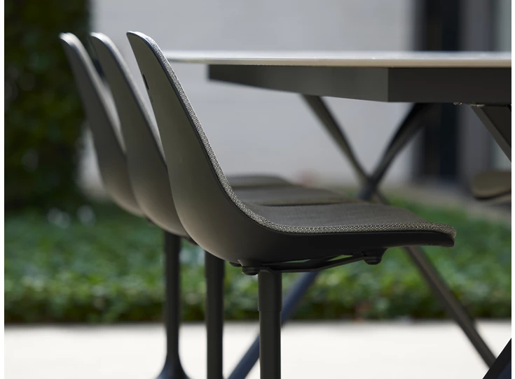 Zijkant Outdoor tuinstoel Stoel Marguerite Central Base zwart Joli