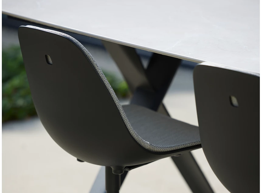 Achterkant Outdoor tuinstoel Stoel Marguerite Central Base zwart Joli