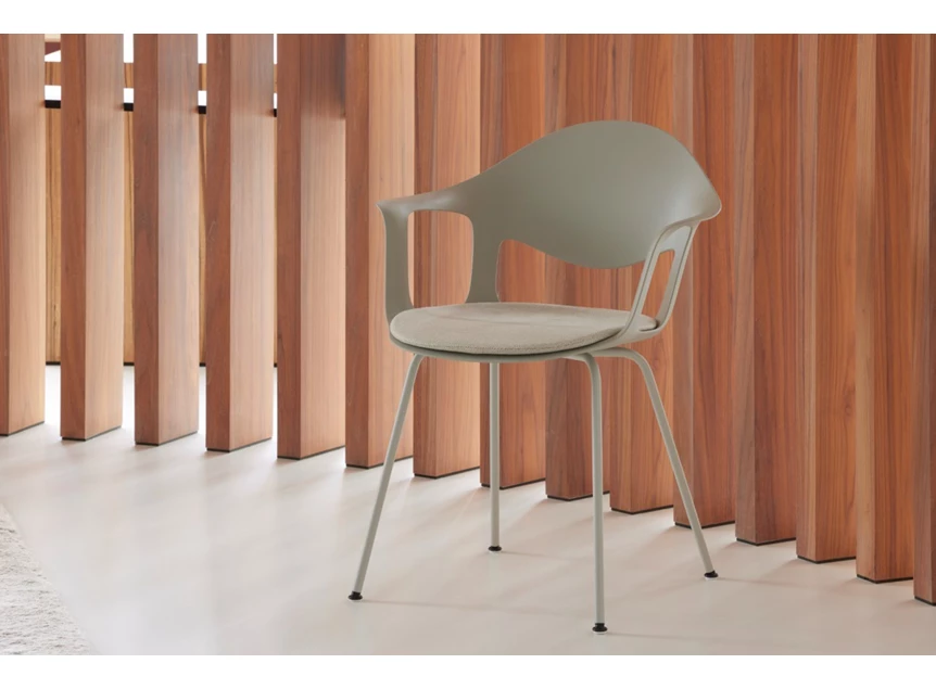 Armstoel Sepia 4-poot zitkussen stof beige Joli