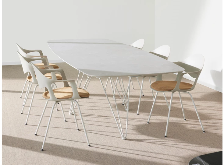 Sfeerfoto Armstoel Sepia 4-poot zitkussen stof Mokka Joli