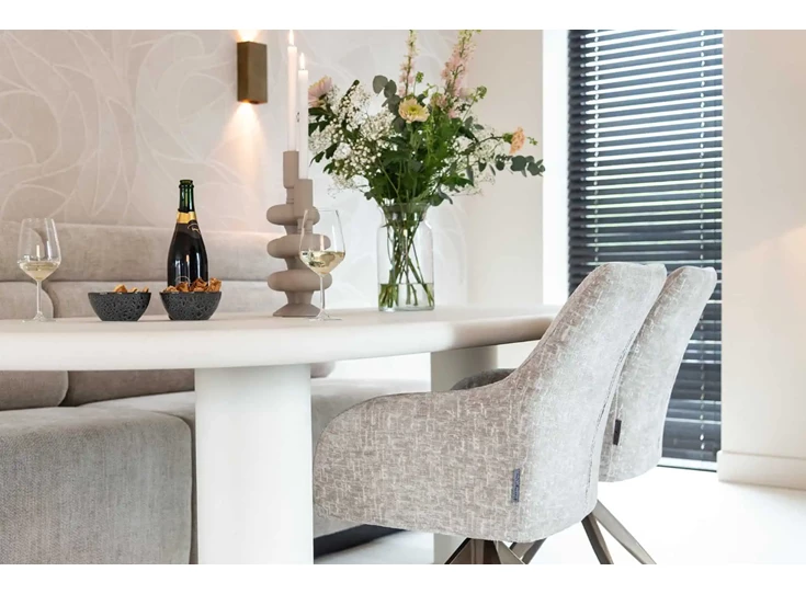 Detail Kiezelvormige Tafel Bloomstone mortex 7658 Richmond Interiors