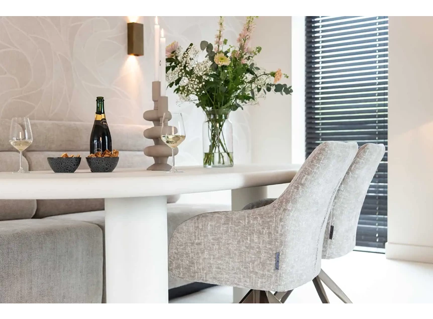 Detail Kiezelvormige Tafel Bloomstone mortex 7658 Richmond Interiors