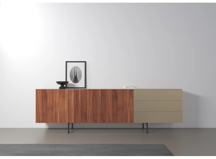 Sfeerfoto Dressoir Capri Riva 740 matte lak olijf noten hout Coesel