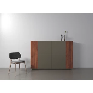 Sfeerfoto Barkast Capri Riva 560 matte lak taupe noten hout Coesel