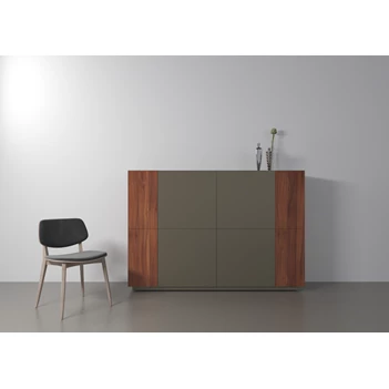 Sfeerfoto Barkast Capri Riva 560 matte lak taupe noten hout Coesel