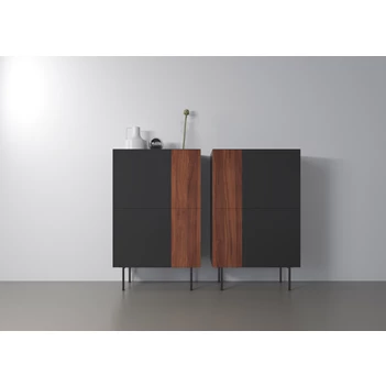 Sfeerfoto Barkast Capri Riva 280 matte lak zwart noten hout Coesel