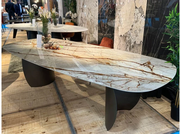 Eettafel Beluga in glanzende keramiek