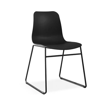 Marie stoel zwart schuin voorkant.jpg