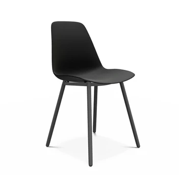 Stoel claudio zwart voorkant schuin.jpg