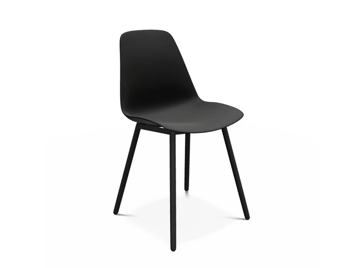 Claudio stoel zwart zwart schuin voorkant.jpg