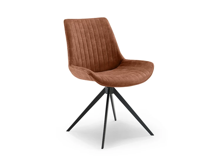 Stoel celine Budapest schuin vooraanzicht.jpg