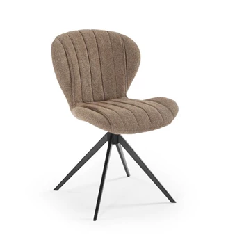 Butterfly stoel caramel schuin vooraabzicht.jpg