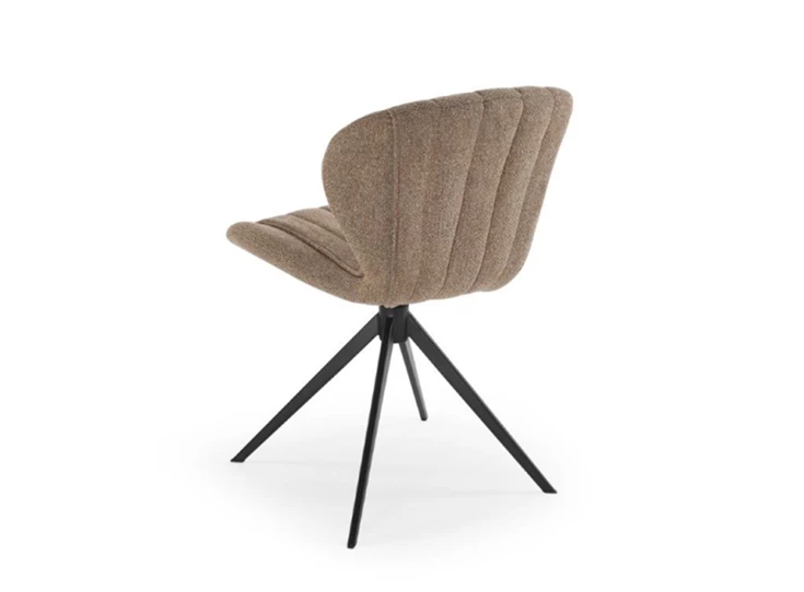 Butterfly stoel caramel schuin achterkant.jpg