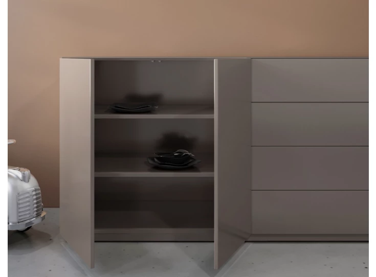 Binnenkant Dressoir Cobra Select opstelling 1243 matte lak taupe Coesel