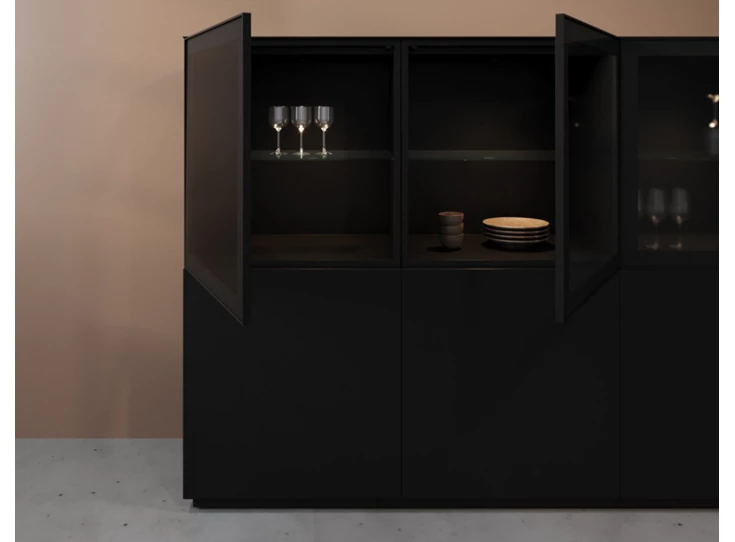 Binnenkant Vitrinekast Cobra Select opstelling 980-GL4 matte lak zwart Coesel