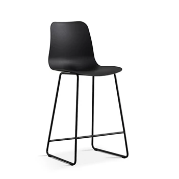 Barstoel Marie PP zwart voorkant schuin.jpg