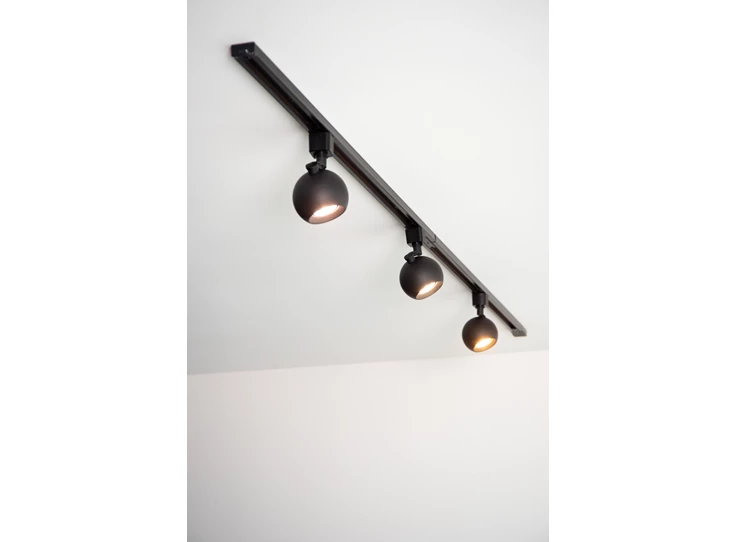 Track spot Favori zwart railing close