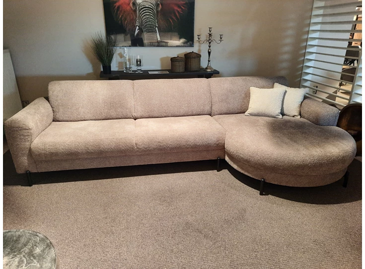 toonzaalmoddel boven voor.jpg