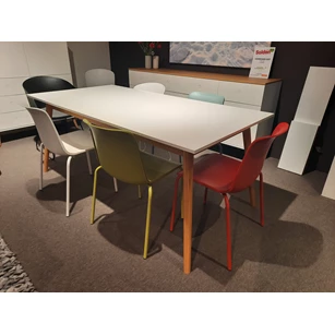 Eettafel Dot wit toonzaalmoddel.jpg