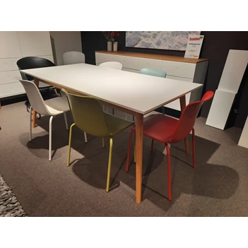 Eettafel Dot wit toonzaalmoddel.jpg