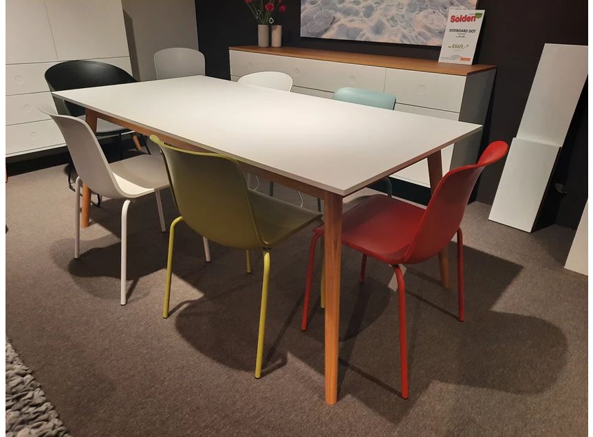 Eettafel Dot wit toonzaalmoddel.jpg